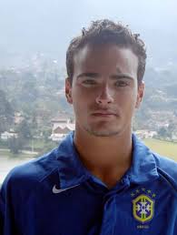 Após três meses de internação, Bruno Rios recebe alta e já quer jogar  futebol