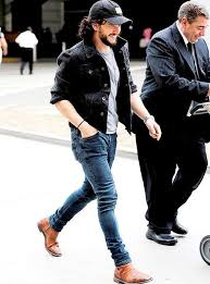 Kit Harrington Style How To Dress Like The Game Of Thrones Star Men Fashion Today Blue Jeans Outfit Men Mens Casual Outfits