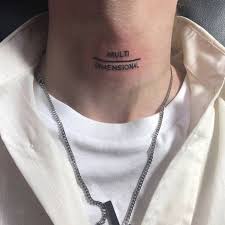 Trashysoda Tatuaje Del Cuello Tatuajes Pequenos Cuello Tatuajes Chiquitos Para Hombres Tenemos muchas más fotos de tatuajes de letras para mostrarte, presta atención porque están. pinterest