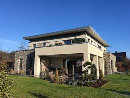 Besenstrich Fassade In Kombination Mit Bruchstein Fassade Haus Fassade Style At Home