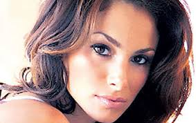 De León, lista para los premios Lo Nuestro