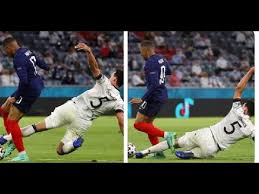 Immer wieder ließ er seinen kopf hängen, wuschelte sich mit seiner hand durch seine haare. Mats Hummels Tackle Of The Tournament Against Mb