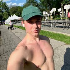 Art Bezrukavenko @artiomboy33 - Twitter Profile | TwStalker