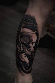 Collection homme têtes de mort. Tatouage Homme Tete De Mort Realiste Sur Mollet Tattoo Homme Portrait Tattoo Tattoos