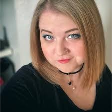 Amanda Halliday's Instagram, Twitter & Facebook