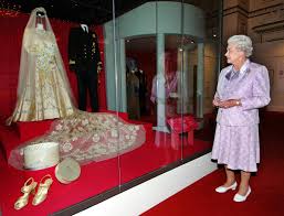 The Queen S Wedding Dress Goes On Display To Mark He Diamond Wedding Anniversary Queen Elizabeth Wedding Her Majesty The Queen Queen Elizabeth