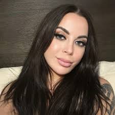 Allie: I want a white house with blue shutters and a room overlooking the  river so I can paint. Noah: Anything else? Allie: Yes! I want a big ol'  porch wrapped around