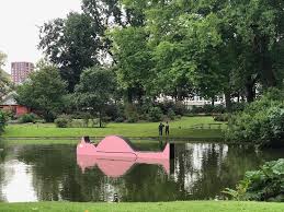 Château des ducs de bretagne. Nantes Le Baigneur Fait La Planche Au Jardin Des Plantes Nantes Maville Com