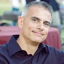 Scott Hollis (@hollis_scott)