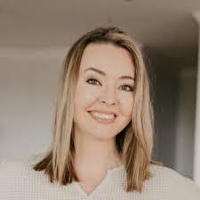 Amanda Mounce's Instagram, Twitter & Facebook