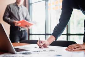 Перевод слова finance, американское и британское произношение, транскрипция, словосочетания, однокоренные слова, примеры использования. Your Career In Finance 10 Skills That Really Count Robert Half