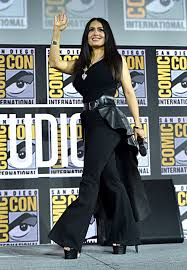 Comic Con 2019 See What Chace Crawford Maisie Williams And More Of Your Favorite Superheroes Wore On The Red Carpet Salma Hayek Salma Hayek Photos Salma Hayek Style