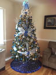 Check out these amazing christmas tree decoration ideas & tutorials. Royal Blue White And Silver Christmas Tree Love The Color Combination Blue Christmas Tree Silver Christmas Tree Christmas Tree Ribbon Garland