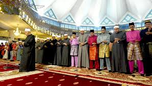Yaitu bertakbir setiap selesai sholat lima waktu, dimulai sejak ba'da shubuh hari arafah sampai ba'da ashar di akhir hari tasyrik. Hari Raya Haji 11 Ogos 2019 Mz Catering
