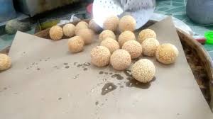 Tambahkan margarin, dan uleni adonan hingga kalis dan elastis. Resep Onde Onde Onde Onde Buatan Tetangga Cara Membuat Onde Onde Youtube