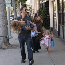 Ihm zufolge war es nur eine frage der zeit, bis sein verstorbener bruder berühmt geworden wäre. 43 Years Old Espn Sportscaster Max Kellerman Who Once Hit His Wife Erin Manning Max Kellerman Manning Erin