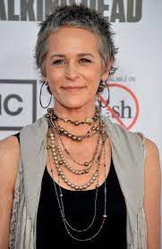 Belles En Poivre Et Sel 1 50 Nuances De Gris Ou Comment J Ai Arrete De Me Teindre Les Cheveux Coupe De Cheveux Cheveux Gris Coupe De Cheveux Courte