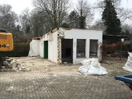 Die kosten für den abriss und den anschließenden neubau belaufen sich währenddessen auf 1000 bis 1465 euro je quadratmeter wohnfläche. Hausabriss Vom Altbestand Auf Unserem Grundstuck Worauf Achten