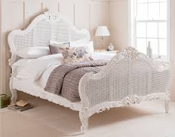 Cama Con Plafones De Rejilla Aires Barrocos Inspiracion Via Pinterest Dormitorios Muebles De Estilo Muebles
