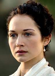 Geneva dunsany vit au domaine de helwater, avec ses parents, lord william & lady louisa dunsany ainsi que sa jeune soeur, isobel. Geneva Dunsany Outlander Wiki Fandom