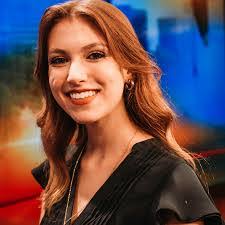 Kerry Pack's Instagram, Twitter & Facebook