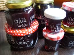 Das Perfekte Konfiture Co Gluhweingelee Rezept Mit Einfacher Schritt Fur Schritt Anleitung Gluhweingewurz In Einen Teebe Gluhweingelee Gelee Gluhweingewurz