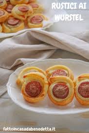 Chiudo la carrellata di ricette preparate per il compleanno con uno stuzzichino facile e veloce: I Rustici Ai Wurstel Sono Facilissimi Con La Pasta Sfoglia Pronta E I Wurstel Maxi Prepariamo Stuzzichini Ricette Ricette Per Buffet Salato Ricette Di Cucina