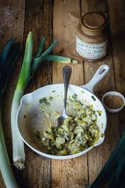 Recette De La Fondue De Poireau A La Moutarde Cuisiner Les Poireaux Recette En 2020 Poireaux Recette Poireaux Fondue De Poireaux