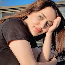 Learn to smile in every situation💛