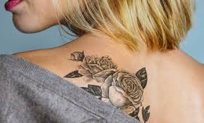 Sei un fiore nel pieno del suo splendore. Un Tatuaggio A 50 Anni Si Ma Alle Signore Si Addicono I Fiori Signoresidiventa Com