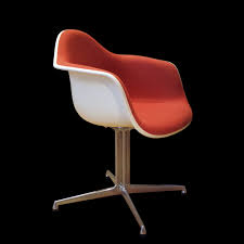 Eames fiberglass armchair rar vitra eames fiberglass armchair rar designed by charles and ray eames for vitra is a rocking chair from the rar collection with shell made of fiberglass reinforced polyester available in different finishes. Eames Fiberglass Armchair Wikipedia
