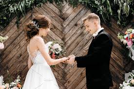 Awesome Wedding Couple On Ceremony In 2020 Wedding Couples Wedding Photoshoot Poses Beautiful Wedding Photos