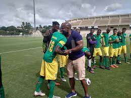Steve komphela has dropped a bombshell by reportedly resigning as head coach of premiership side golden arrows after being strongly linked to a move to defending champions mamelodi sundowns. Golden Arrows Confirm Steve Komphela As Their New Head Coach