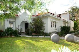 Clyde nelson began developing the hollywood subdivision in 1926. North Caulfield House Dimase Architects Melbourne