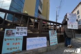 지난 6일 대구 남구 '힐스테이트 대명 센트럴' 아파트의 무순위 청약 경쟁률은 155대 1을 기록했다. ì •ì¸ì´ ì–'ëª¨ì˜ ì¹œì • ë¶€ëª¨ êµíšŒ ì•žì—ì„œ 1ì¸ ì‹œìœ„ë¡œ í•­ì˜ ìŠ¤í€˜ì–´ ì¹´í…Œê³ ë¦¬