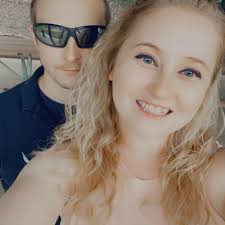 1st trimester bloat. Did anyone's actually pregnant belly take