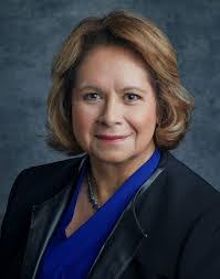 Melanie Pitts's Instagram, Twitter & Facebook