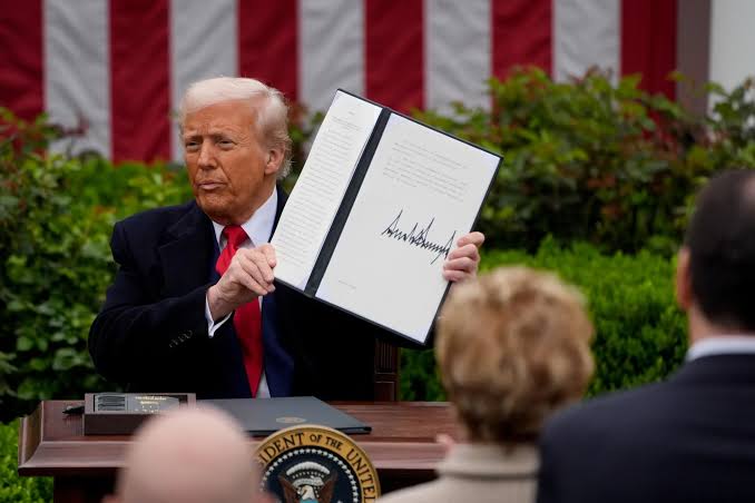 Trump Unleashes New 10% Global Tariffs to Shake Up World Trade