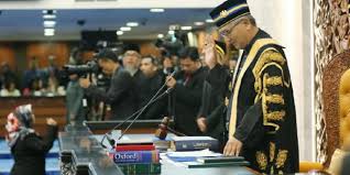 Jun 17, 2021 · as pressure from rulers and the public to reopen parliament mounts, dewan rakyat speaker azhar azizan harun and his two deputies offered slightly different responses. Should A Speaker Of The Dewan Rakyat Represent The Ruling Party Refsa