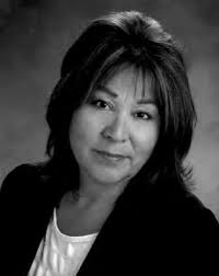 She Looks For News”