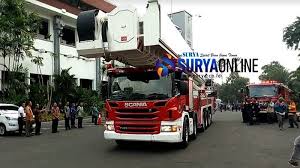Para pencaker saat mencari skck di mapolres trenggalek yang akan digunakan untuk memenuhi berkas persyaratan pendaftaran tenaga satpol pp dan damkar. Beli Bronto Unit 104 Meter Pemkot Surabaya Ingin Selamatkan Korban Kebakaran Surya