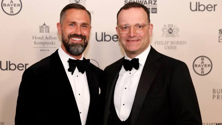 Jens Spahn Ehemann: Wer ist Daniel Funke? | swp.de