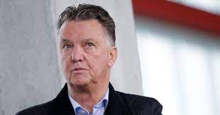 La selección 'oranje', inmersa en el debate permanente de las filosofías opuestas de van gaal y cruyff, se pierde su segunda gran cita consecutiva. Louis Van Gaal Slams Man United Transfer Policy In Revealing Rant
