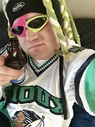 Nashville reporter Nick Beres snacks during winter weather coverage :  r/funny