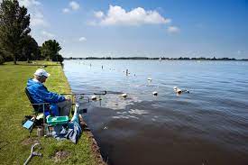 Als er blauwalgen in het water zitten, is het niet meer veilig om hier te zwemmen.zwemmers die water met blauwalg inslikken, kunnen binnen twaalf uur last krijgen van. Zwemmen Mag In Loosdrechtse Plassen Ondanks Negatief Zwemadvies Utrecht Ad Nl