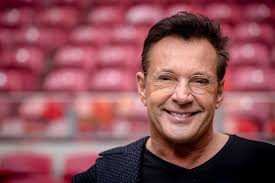 Hij lijkt een authentiek politicus, maar heel mediageniek is hij níet en dat is. Gerard Joling Een Kind Het Kan Nog Show Ad Nl