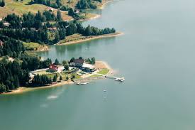 Imaginile si filmuletul spun totul despre frumusetea dumnezeiasca. Fisherman S Resort Colibita Marea De La Munte Blog