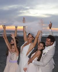 Y Los Cinco Festejaron Que A Partir De Ahora Ya Son Una Gran Familia En 2020 Soltero Michelle Renaud Boda