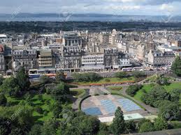 Información detallada para vivir o visitar ciudades como edimburgo o guía práctica de escocia y de los escoceses para vivir y recorrer el país de william wallace sin salir. Vista Aerea De Edimburgo La Capital De Escocia Desde El Famoso Castillo De Edimburgo Fotos Retratos Imagenes Y Fotografia De Archivo Libres De Derecho Image 5354822