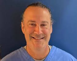 Meet Dr. Lee Weinstein! With over 20 years of experience, Dr. Weinstein  joined the Everybody's Chiropractic Center team in 2019. He takes pride in  serving the community while being an excellent listener